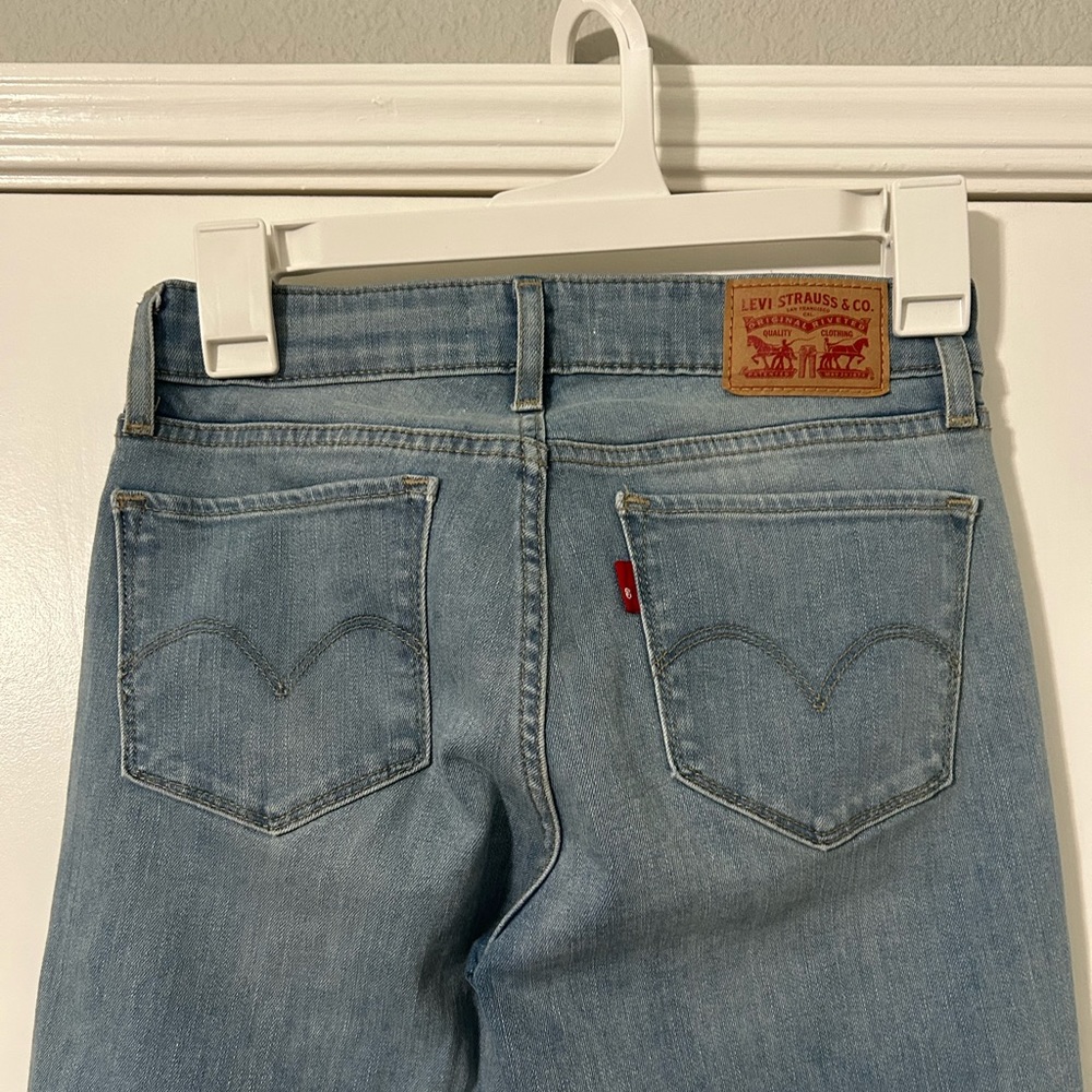 715 women Levi’s jeans